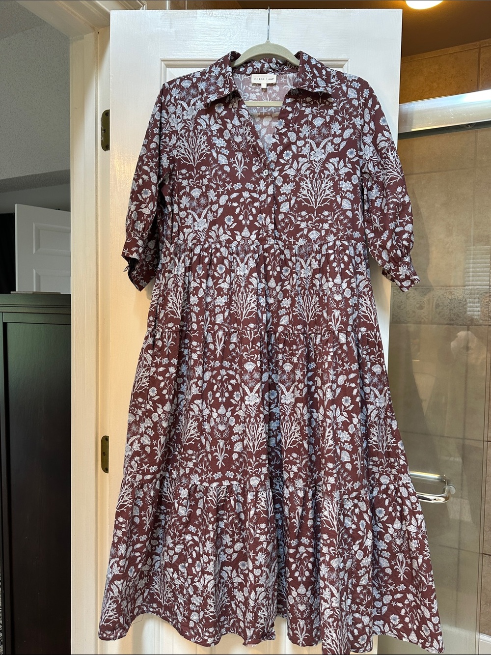 entro Burgundy and White seashell print Tiered Midi Shirt Dress
